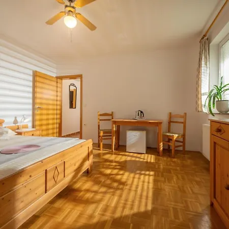 Rooms & Apartments Pr Matjon 3*