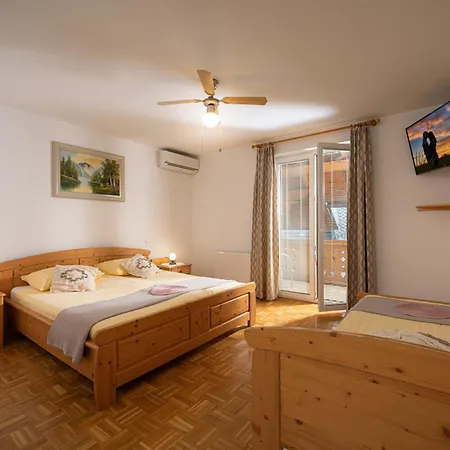 Rooms & Apartments Pr Matjon Gostinjska kuća 3*