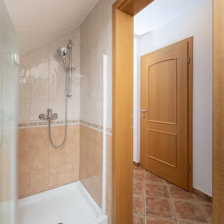 Rooms & Apartments Pr Matjon 3*