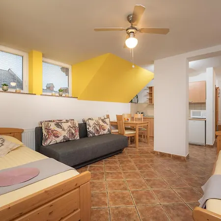 Rooms & Apartments Pr Matjon Guest house 3*