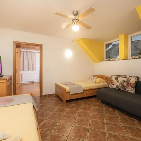 Rooms & Apartments Pr Matjon Gostinjska kuća