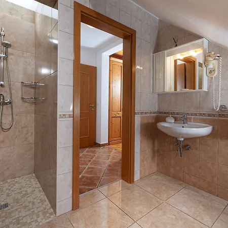Rooms & Apartments Pr Matjon Gasthof 3*