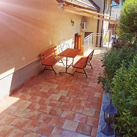 Rooms & Apartments Pr Matjon Guest house