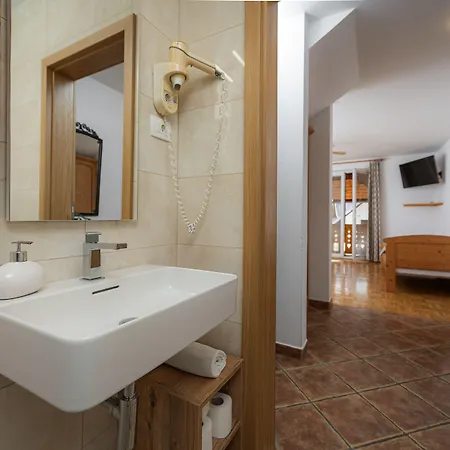 Guest house Rooms & Apartments Pr Matjon